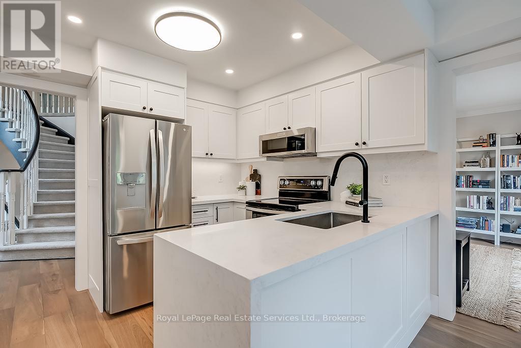 












2101 GROSVENOR STREET

,
Oakville (WC Wedgewood Creek),




Ontario
L6H4N1

