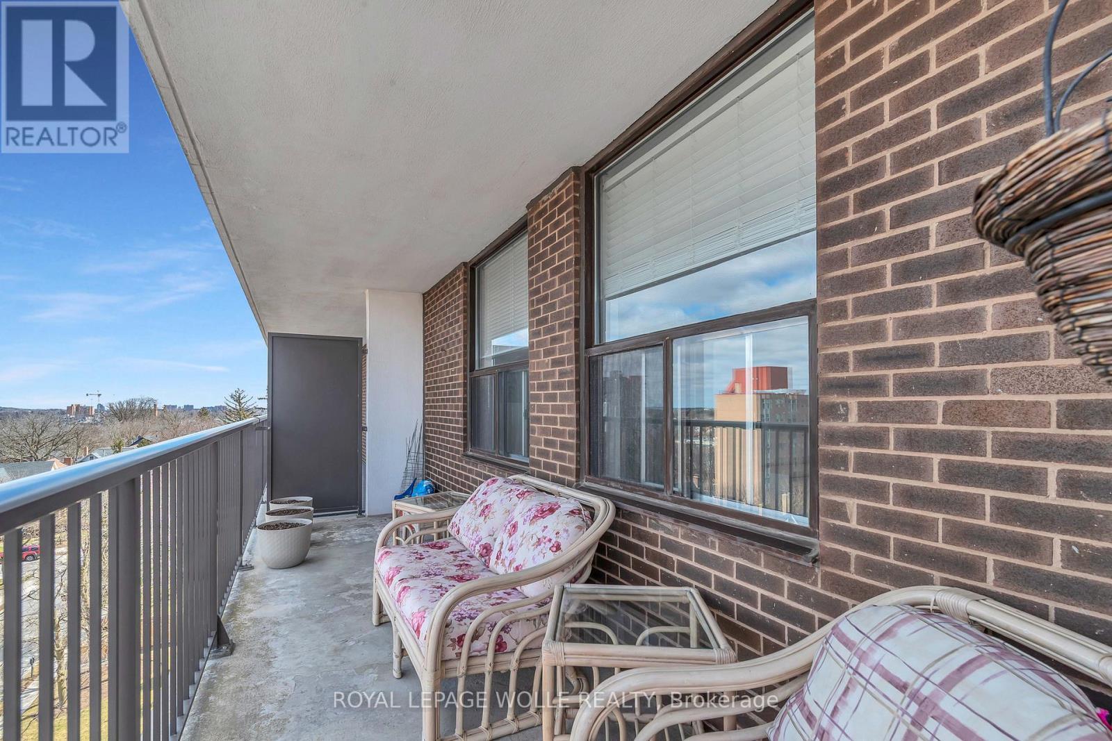 












702 - 81 CHURCH STREET

,
Kitchener,




Ontario
N2G4M1

