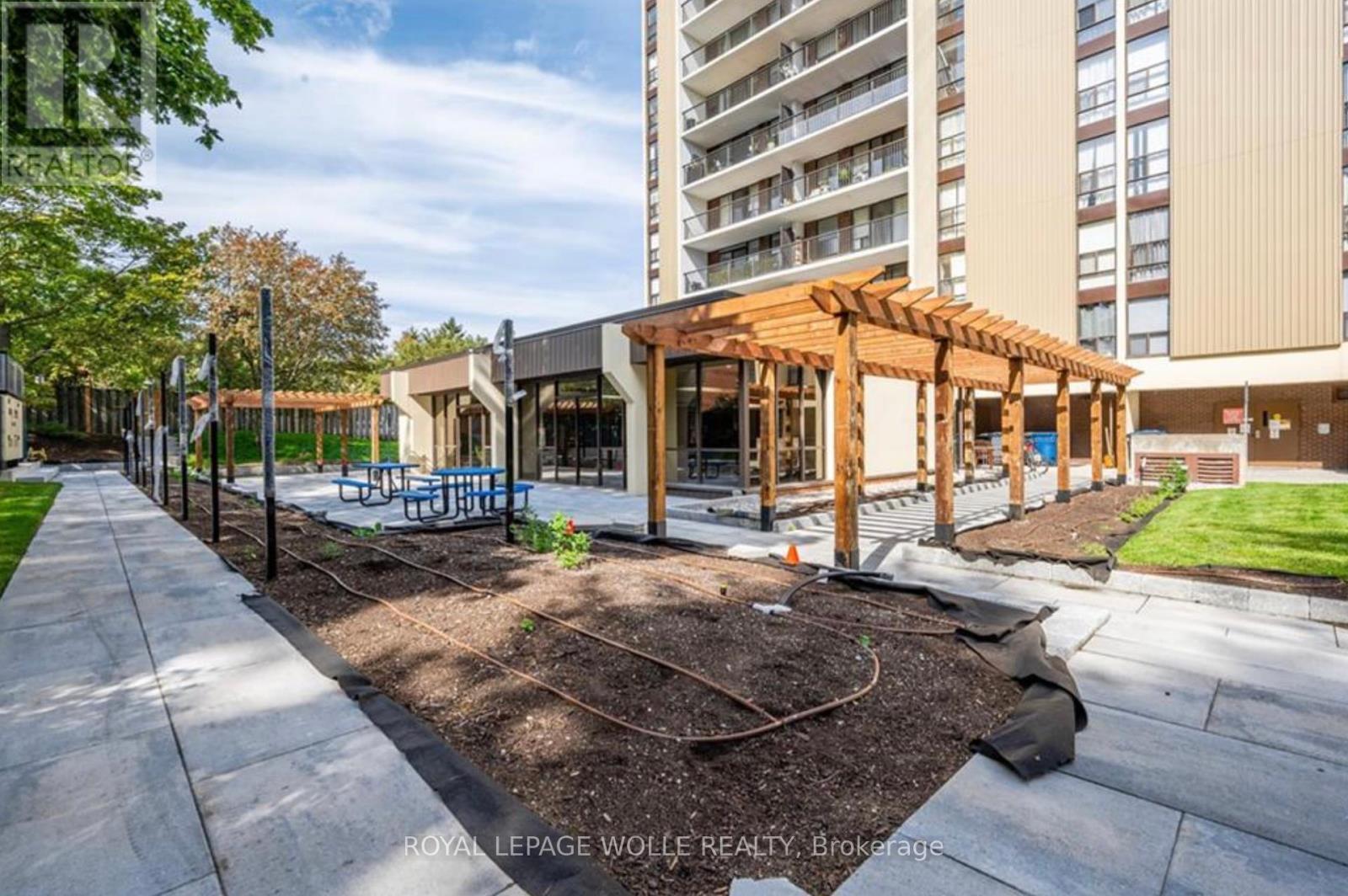 












702 - 81 CHURCH STREET

,
Kitchener,




Ontario
N2G4M1

