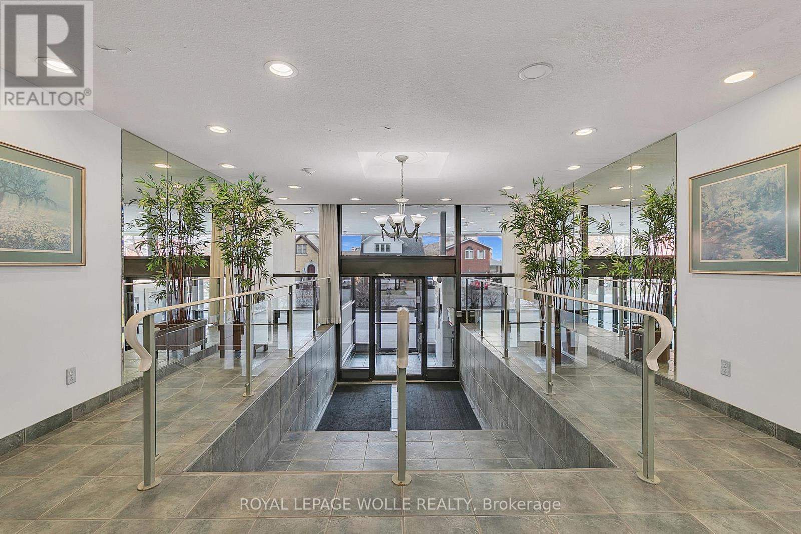 












702 - 81 CHURCH STREET

,
Kitchener,




Ontario
N2G4M1

