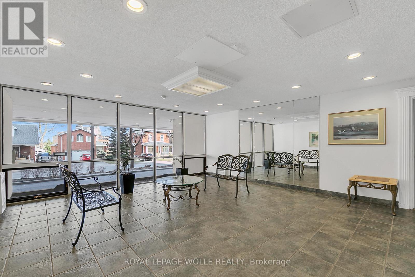 












702 - 81 CHURCH STREET

,
Kitchener,




Ontario
N2G4M1

