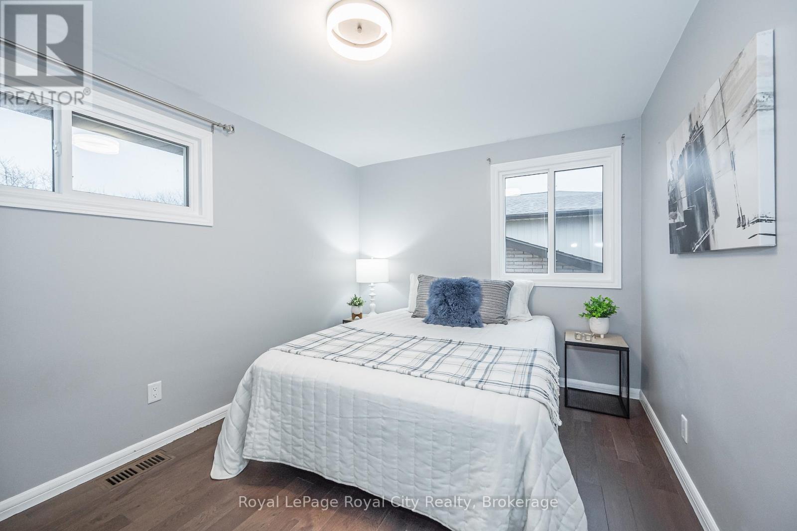 












236 IRONWOOD ROAD

,
Guelph (Kortright West),




Ontario
N1G3G1

