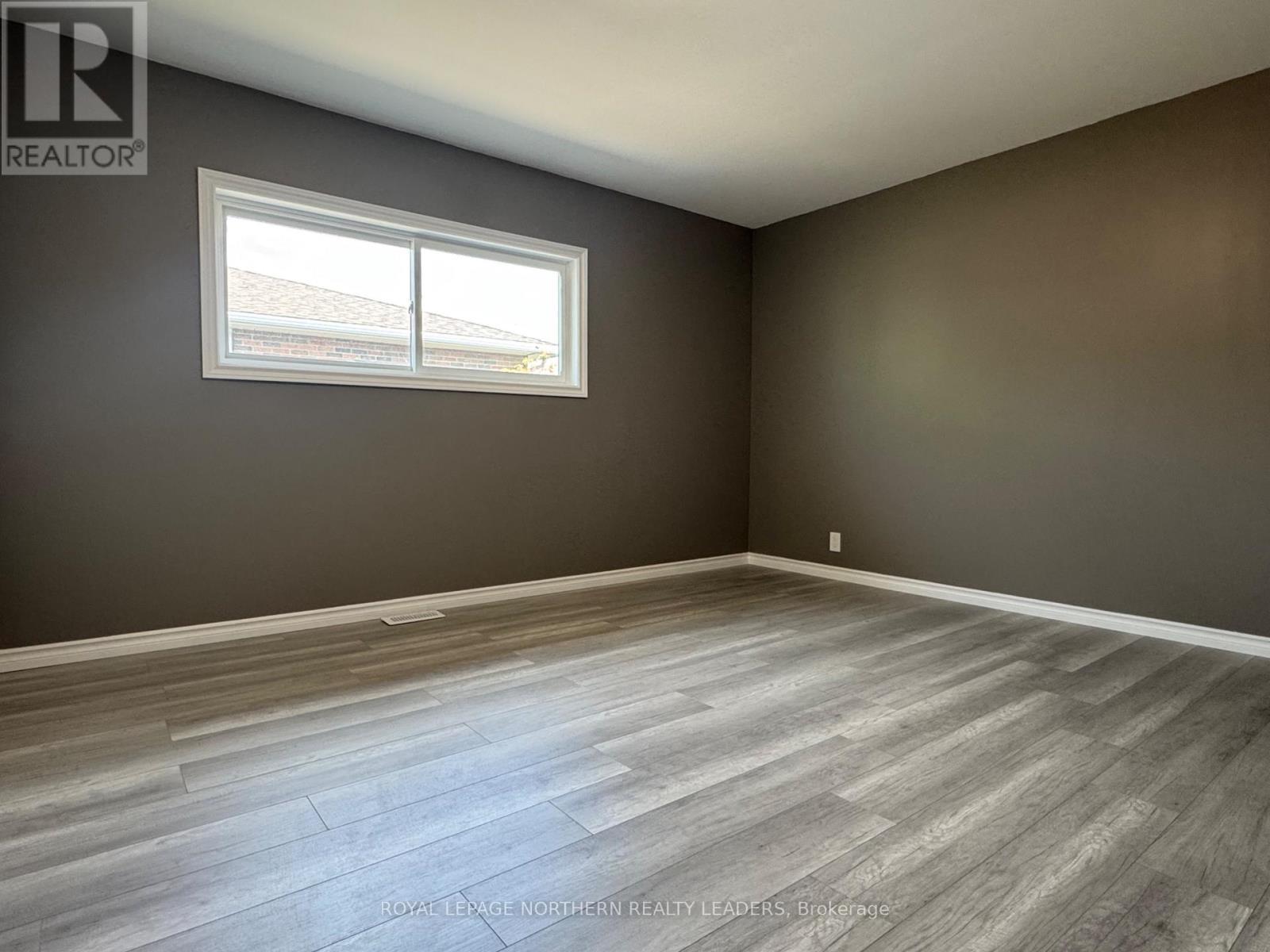 












257 MAIN STREET

,
Timmins (SP - Main Area),




Ontario
P0N1H0


