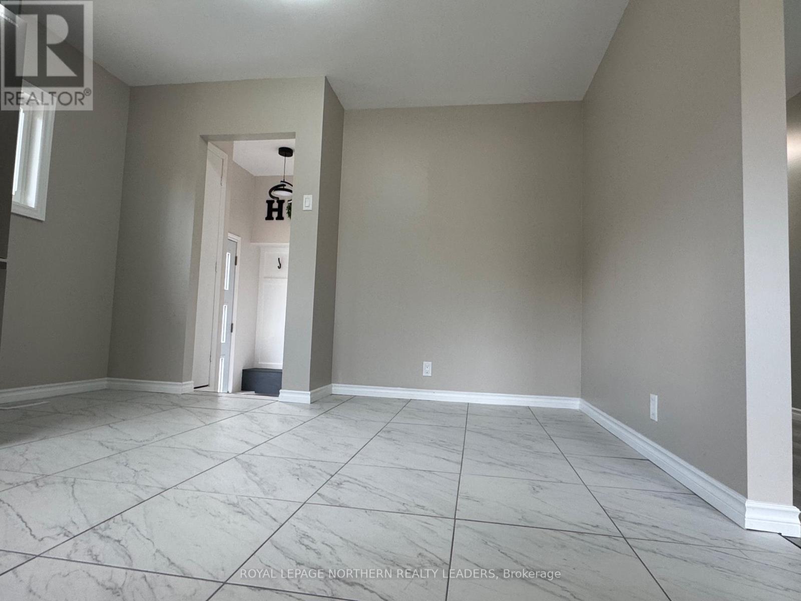 












257 MAIN STREET

,
Timmins (SP - Main Area),




Ontario
P0N1H0

