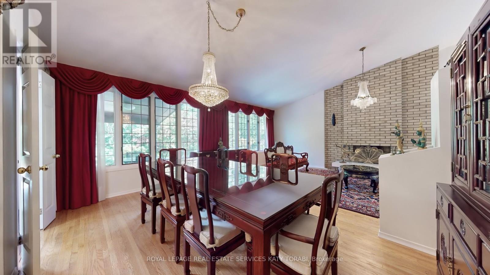 












21 BANBURY ROAD

,
Toronto,




Ontario
M3B2K5

