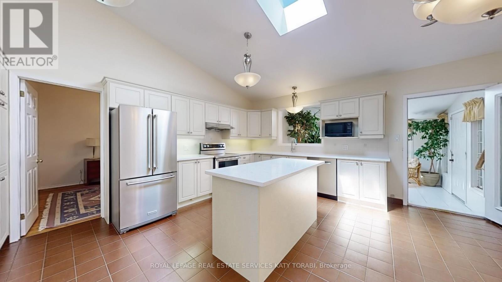 












21 BANBURY ROAD

,
Toronto,




Ontario
M3B2K5

