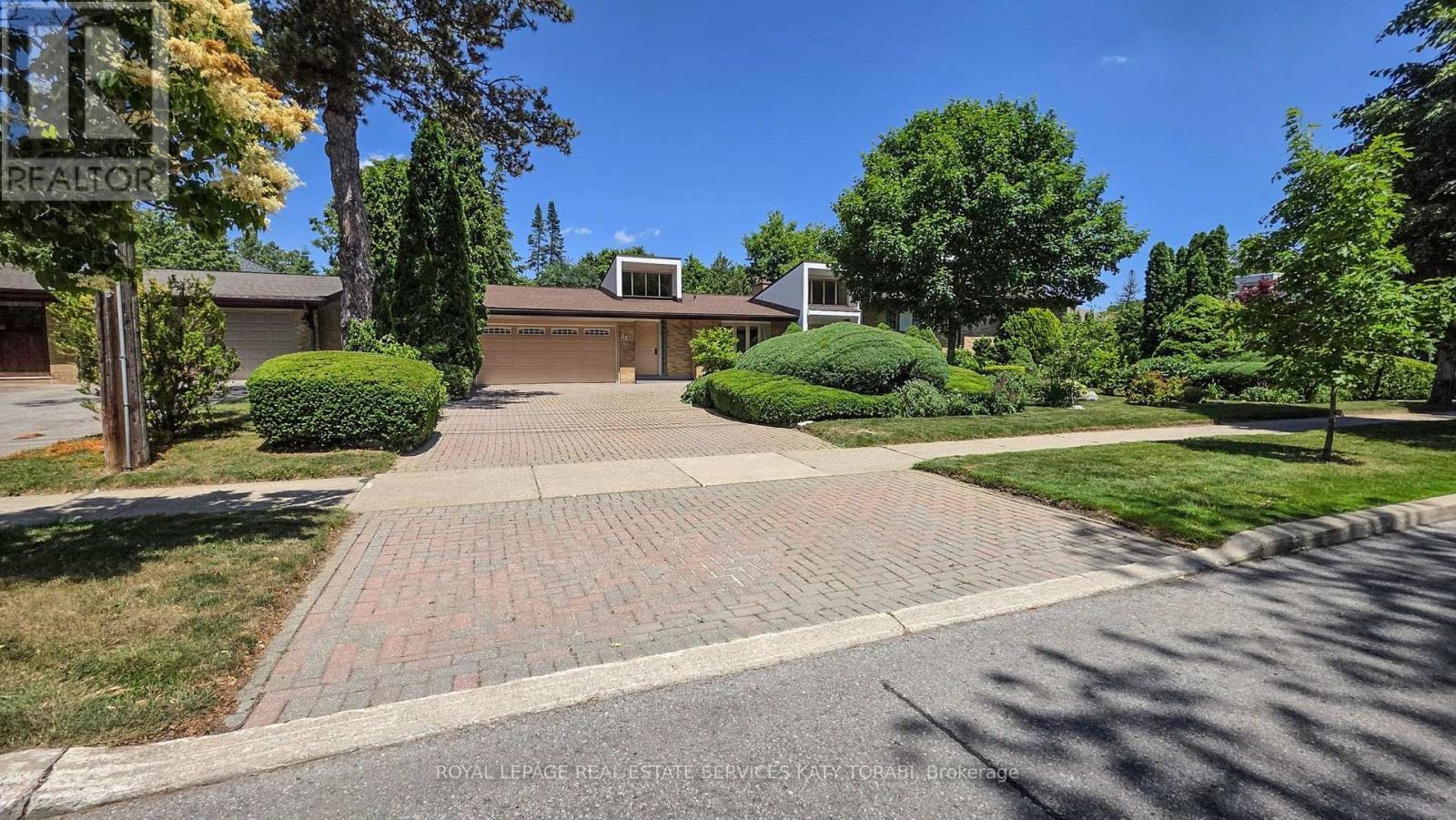 












21 BANBURY ROAD

,
Toronto,




Ontario
M3B2K5

