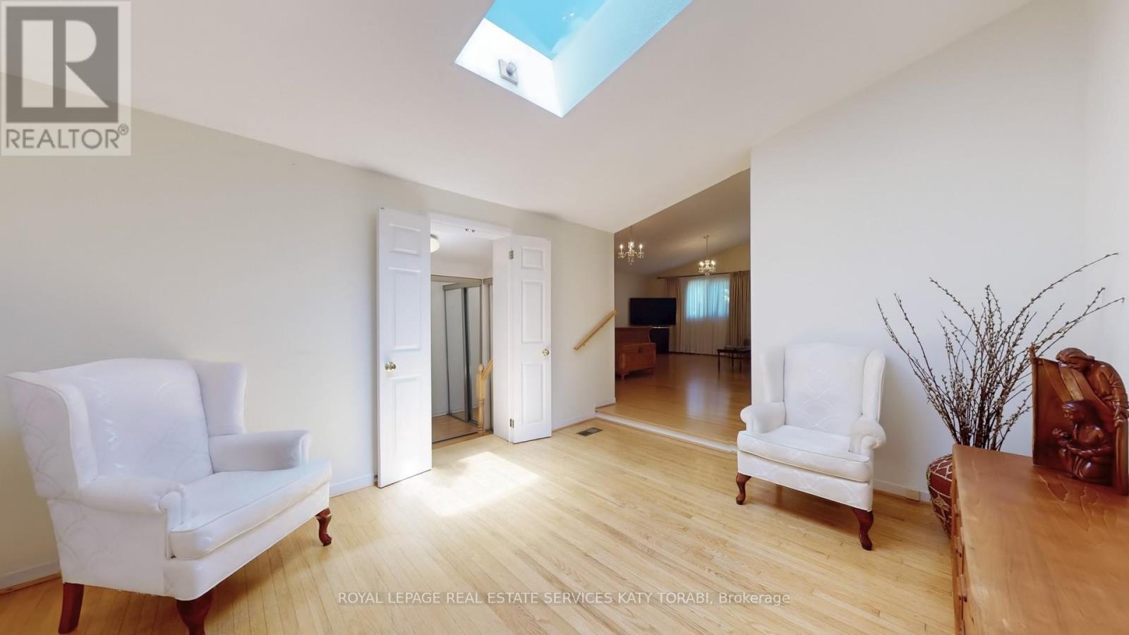 












21 BANBURY ROAD

,
Toronto,




Ontario
M3B2K5

