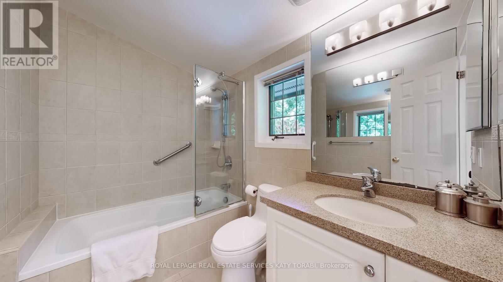 












21 BANBURY ROAD

,
Toronto,




Ontario
M3B2K5

