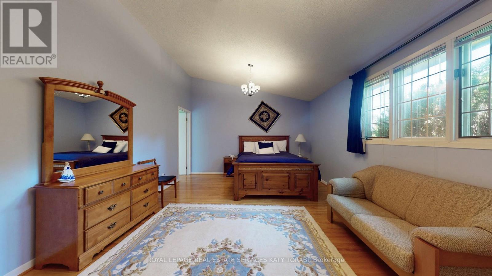 












21 BANBURY ROAD

,
Toronto,




Ontario
M3B2K5

