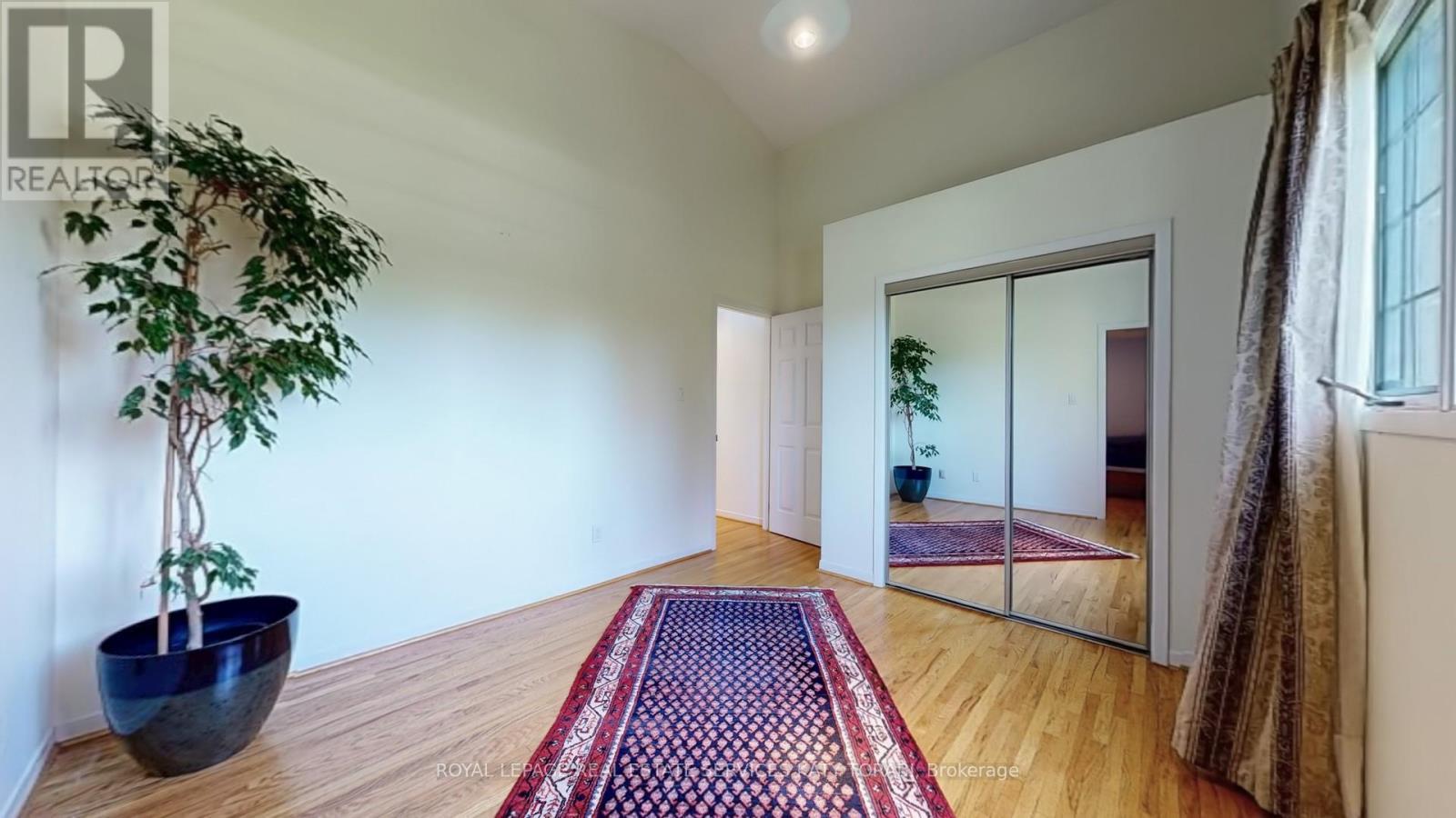 












21 BANBURY ROAD

,
Toronto,




Ontario
M3B2K5

