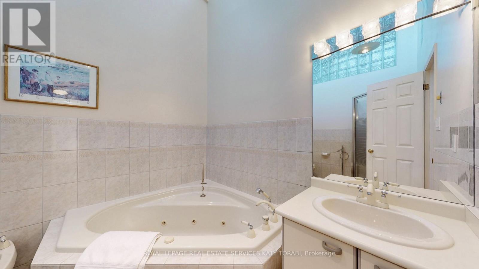 












21 BANBURY ROAD

,
Toronto,




Ontario
M3B2K5

