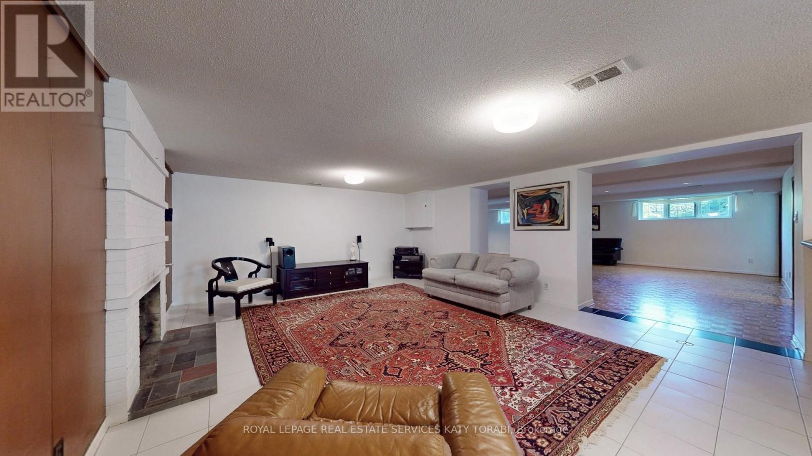












21 BANBURY ROAD

,
Toronto,




Ontario
M3B2K5

