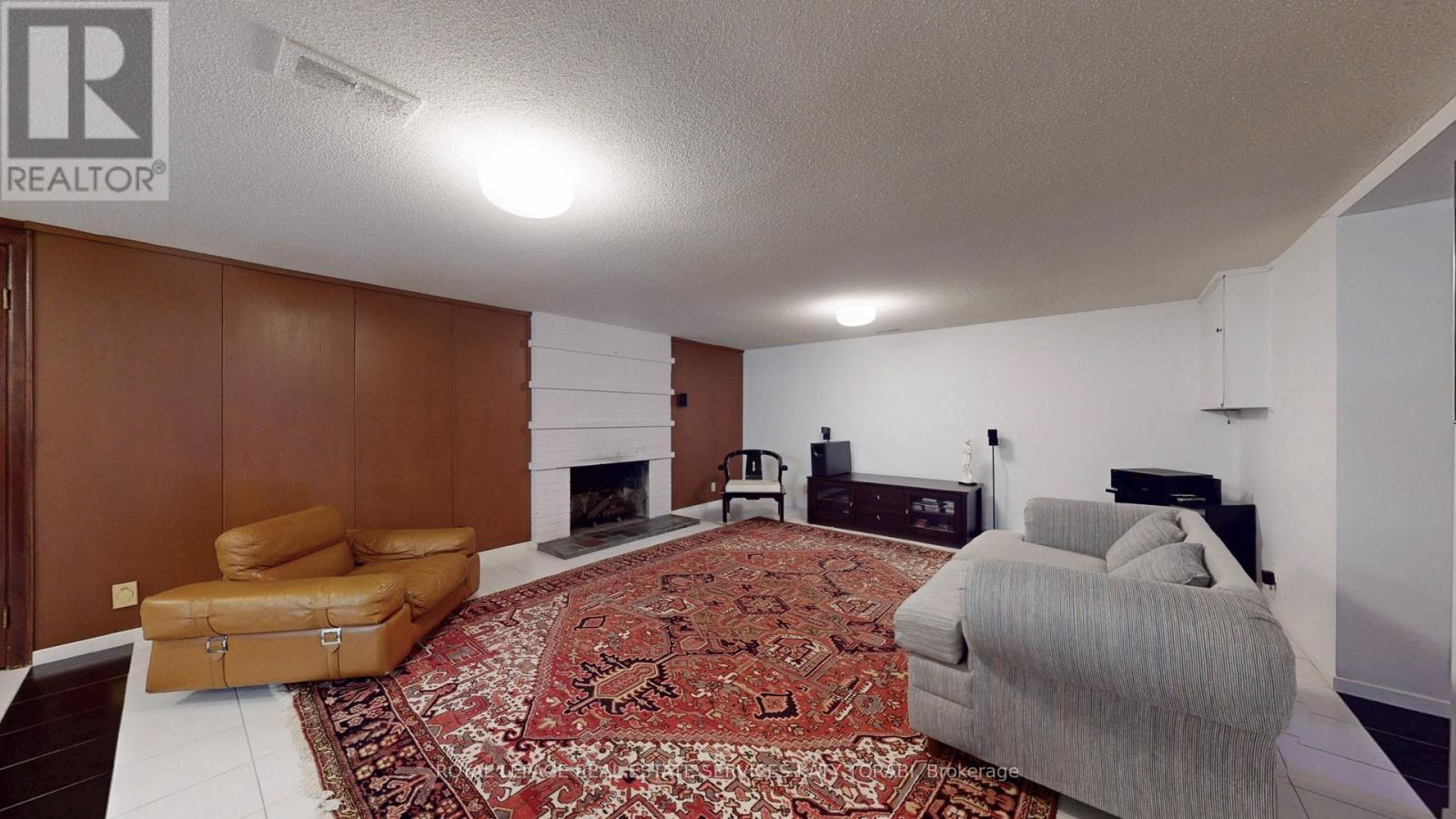












21 BANBURY ROAD

,
Toronto,




Ontario
M3B2K5

