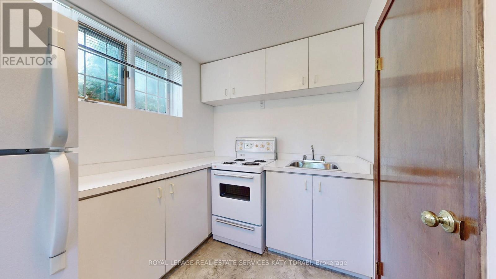 












21 BANBURY ROAD

,
Toronto,




Ontario
M3B2K5

