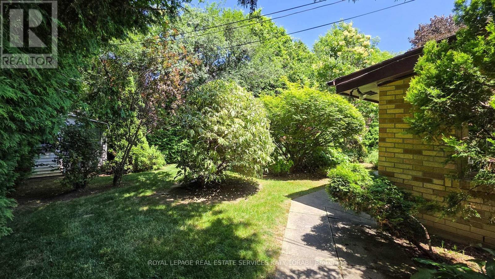 












21 BANBURY ROAD

,
Toronto,




Ontario
M3B2K5

