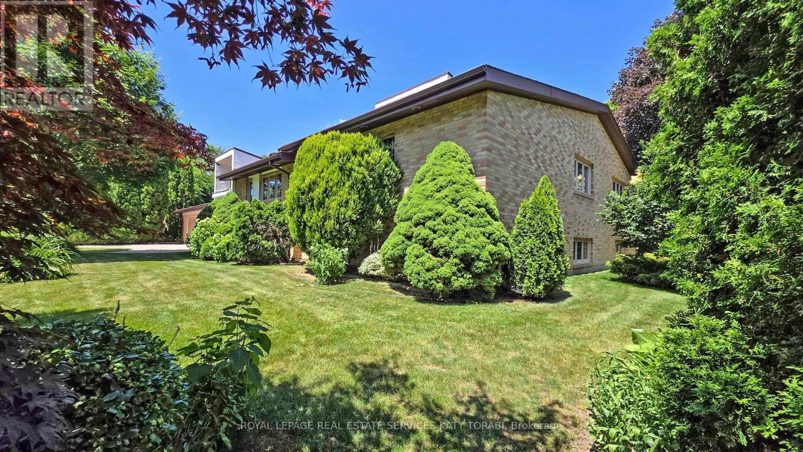 












21 BANBURY ROAD

,
Toronto,




Ontario
M3B2K5

