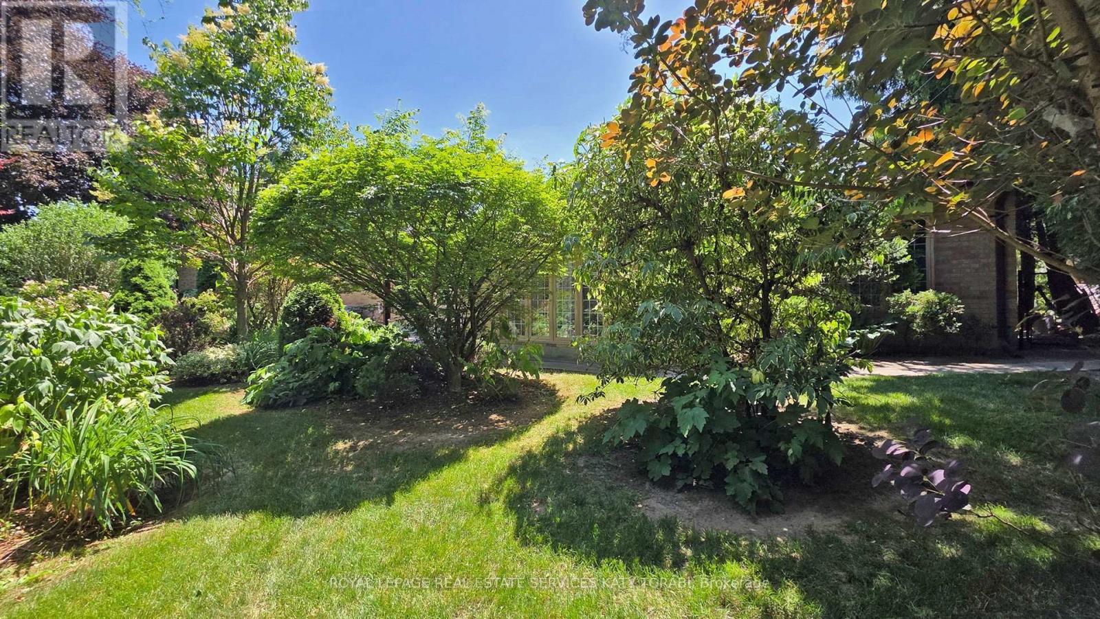 












21 BANBURY ROAD

,
Toronto,




Ontario
M3B2K5

