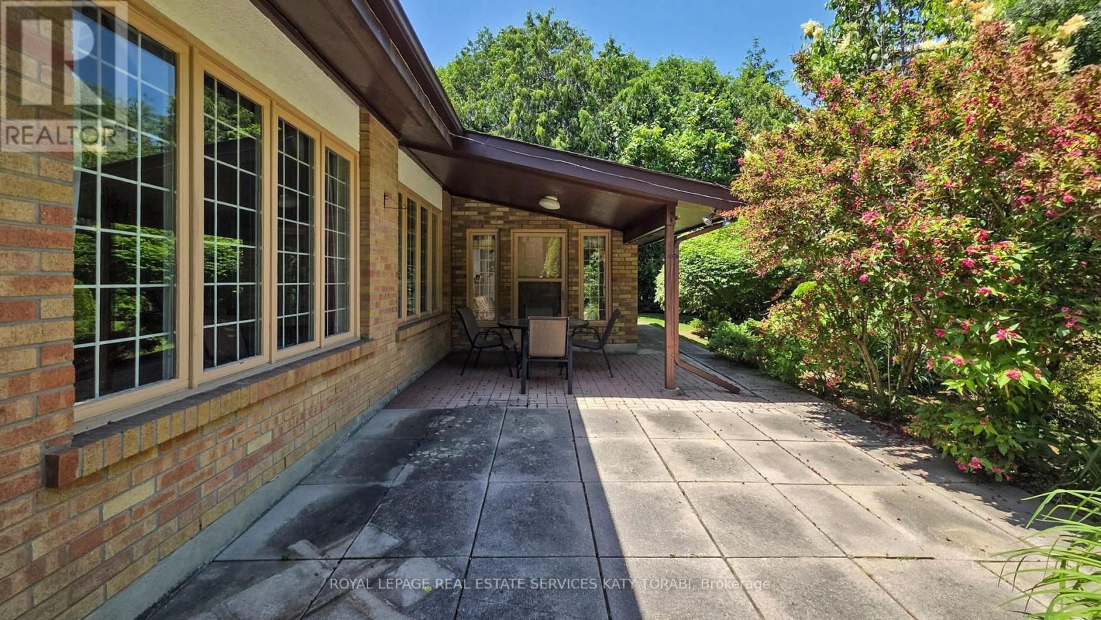












21 BANBURY ROAD

,
Toronto,




Ontario
M3B2K5

