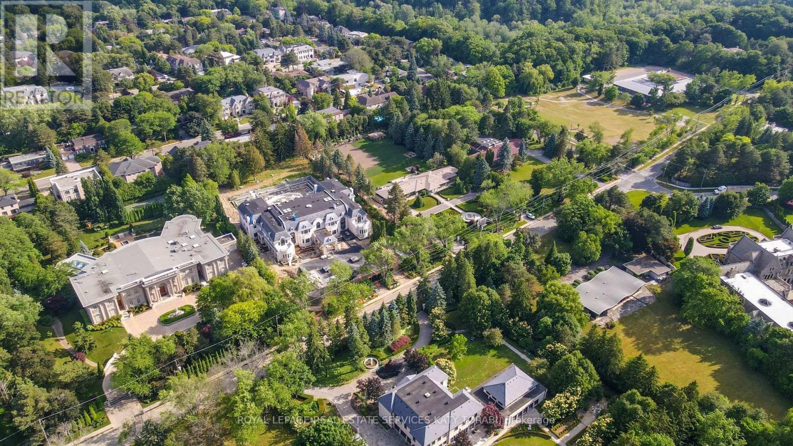 












21 BANBURY ROAD

,
Toronto,




Ontario
M3B2K5

