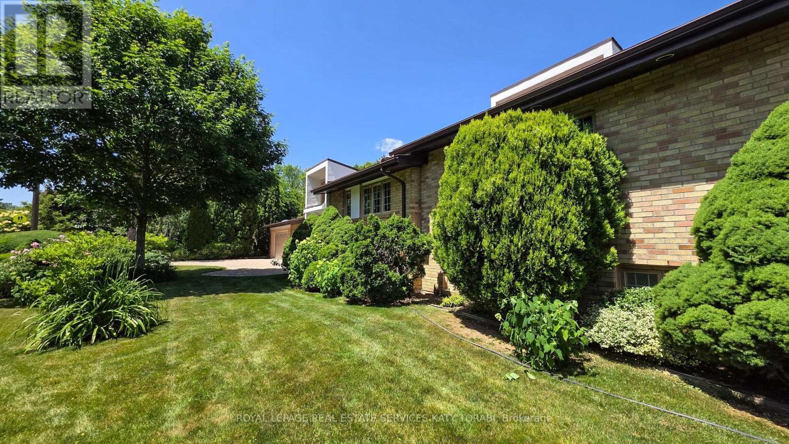 












21 BANBURY ROAD

,
Toronto,




Ontario
M3B2K5

