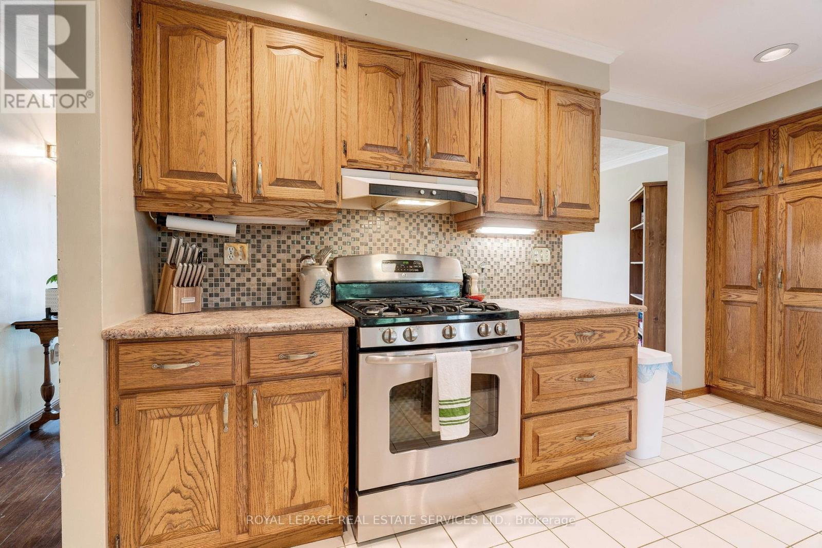 












478 AVON CRESCENT

,
Oakville,




Ontario
L6J2T4

