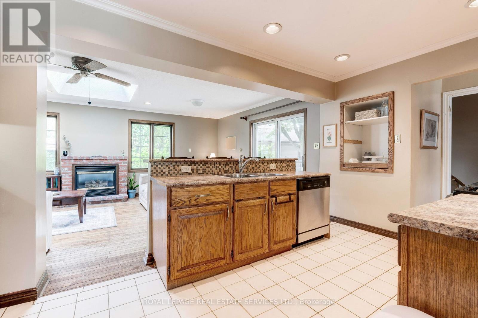 












478 AVON CRESCENT

,
Oakville,




Ontario
L6J2T4

