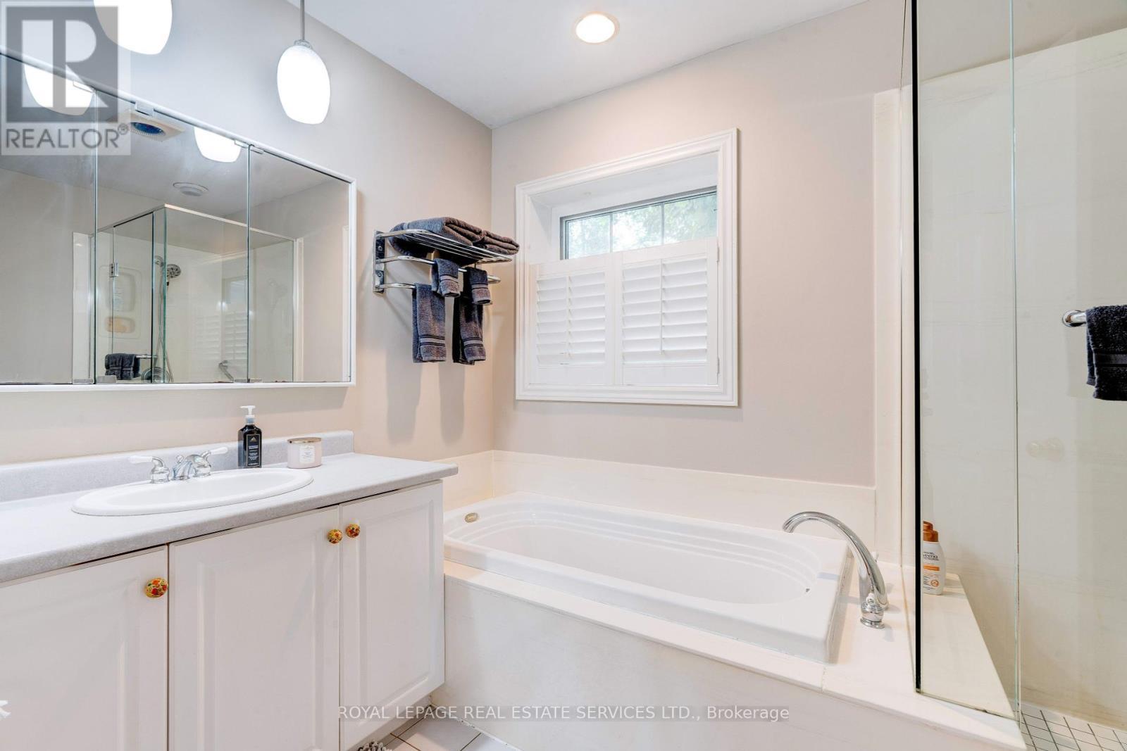 












478 AVON CRESCENT

,
Oakville,




Ontario
L6J2T4

