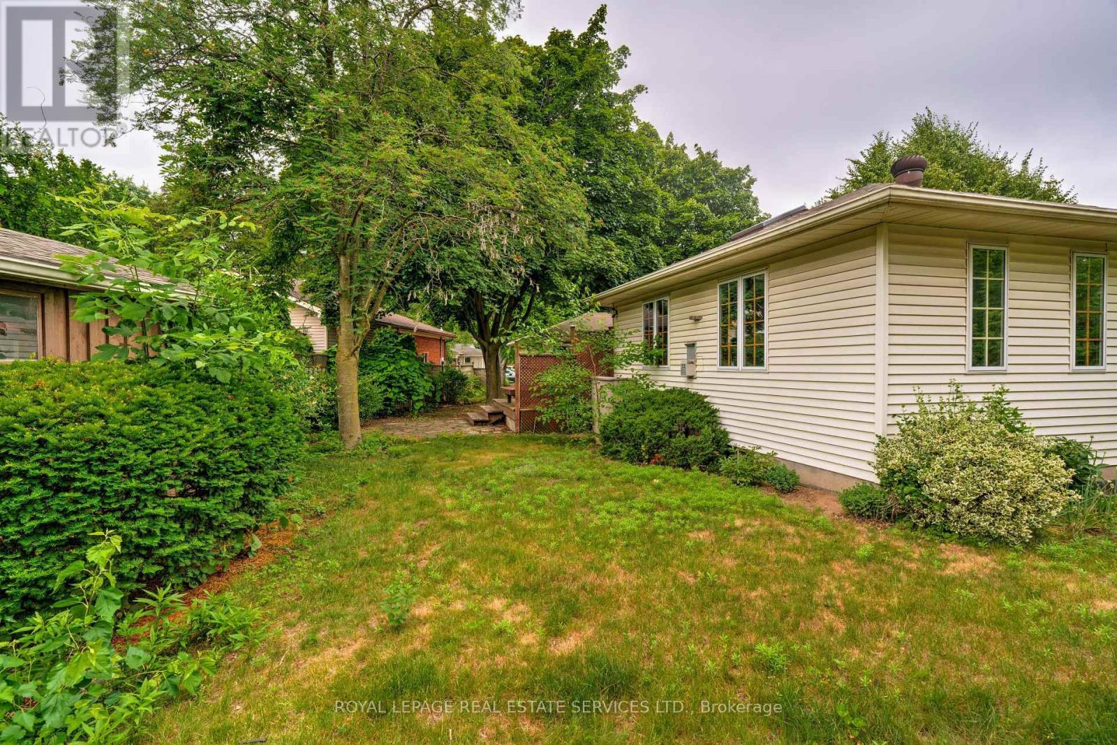 












478 AVON CRESCENT

,
Oakville,




Ontario
L6J2T4

