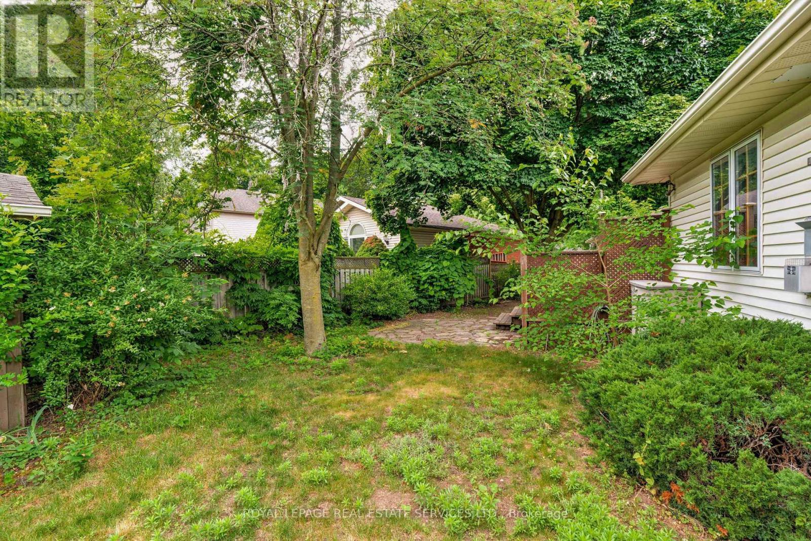 












478 AVON CRESCENT

,
Oakville,




Ontario
L6J2T4

