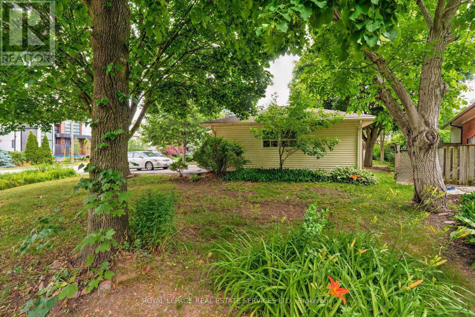 












478 AVON CRESCENT

,
Oakville,




Ontario
L6J2T4

