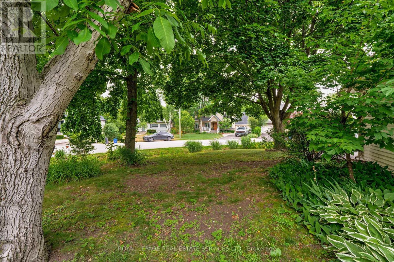 












478 AVON CRESCENT

,
Oakville,




Ontario
L6J2T4

