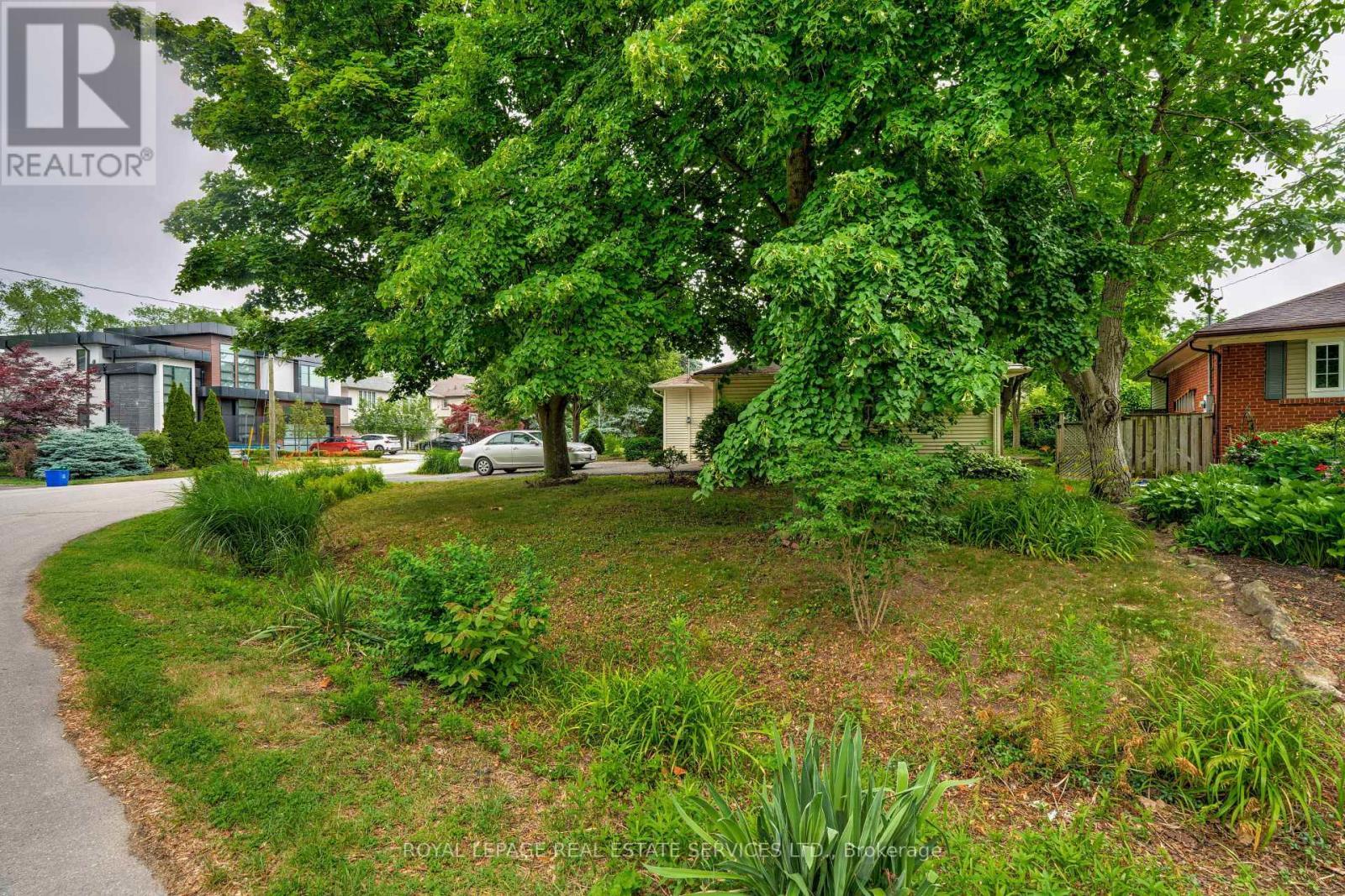 












478 AVON CRESCENT

,
Oakville,




Ontario
L6J2T4

