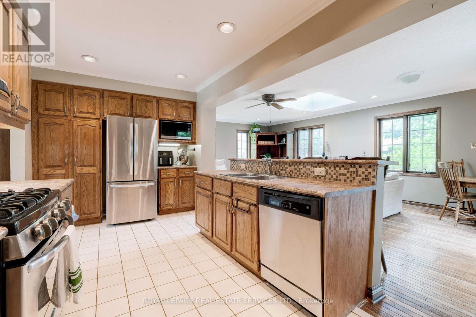 












478 AVON CRESCENT

,
Oakville,




Ontario
L6J2T4

