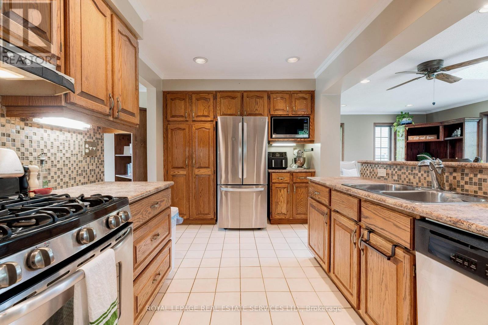 












478 AVON CRESCENT

,
Oakville,




Ontario
L6J2T4

