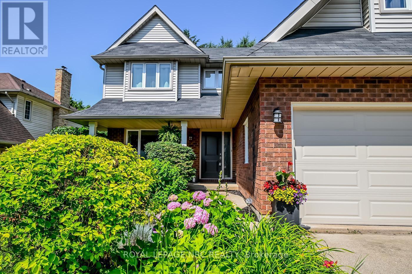 












2675 MOUNTAINCREST AVENUE

,
Niagara Falls (Church's Lane),




Ontario
L2J4H8

