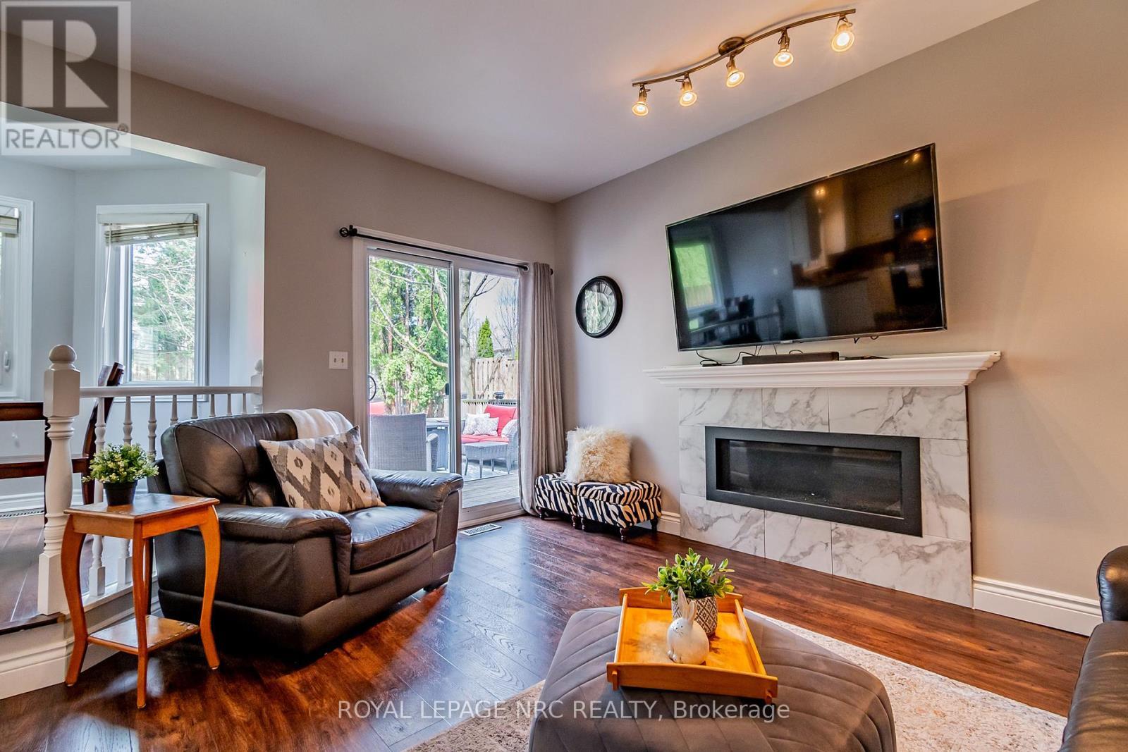 












2675 MOUNTAINCREST AVENUE

,
Niagara Falls (Church's Lane),




Ontario
L2J4H8

