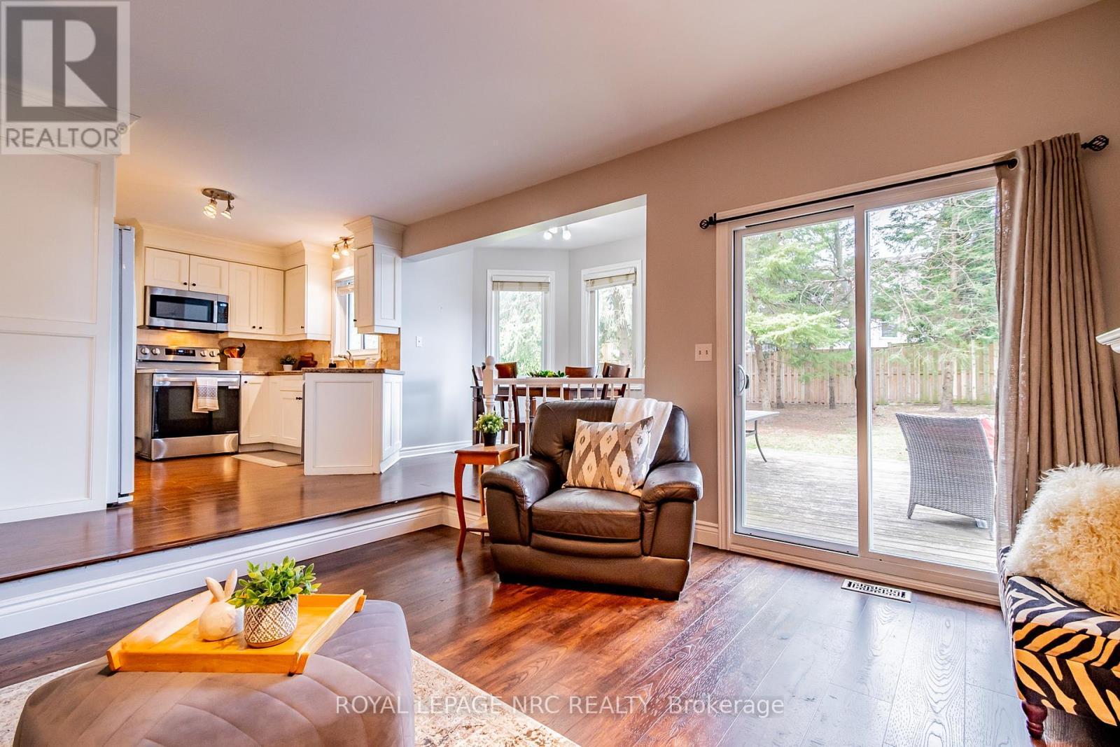 












2675 MOUNTAINCREST AVENUE

,
Niagara Falls (Church's Lane),




Ontario
L2J4H8

