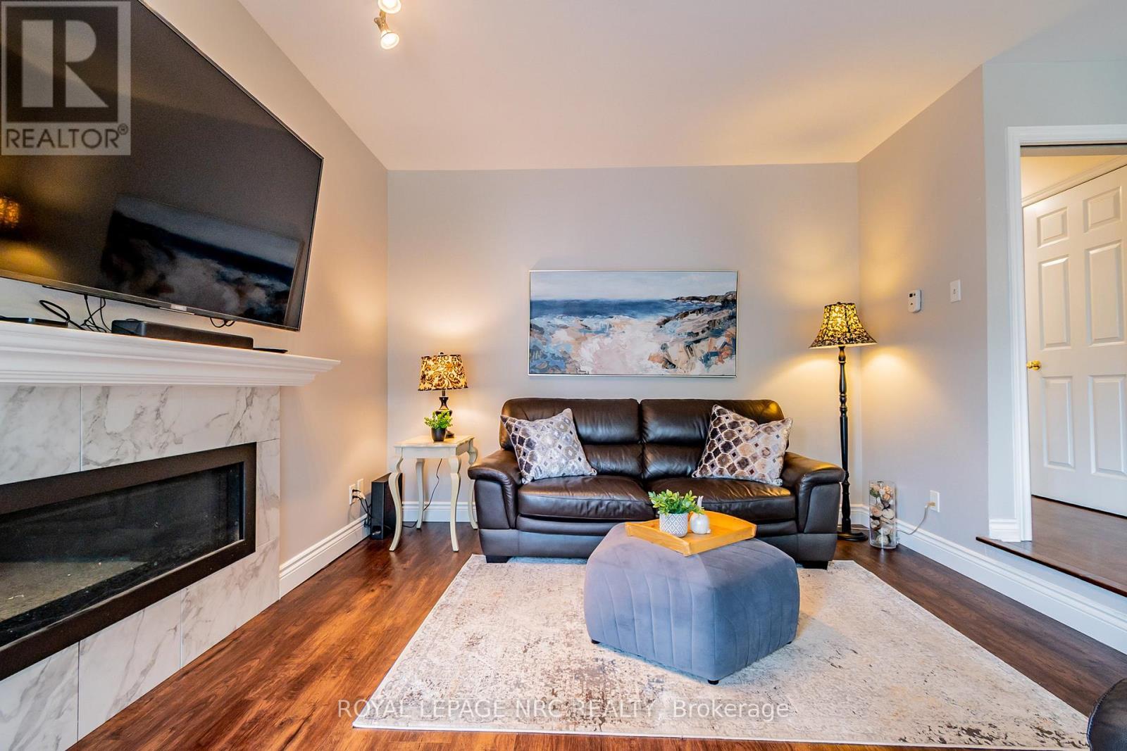 












2675 MOUNTAINCREST AVENUE

,
Niagara Falls (Church's Lane),




Ontario
L2J4H8

