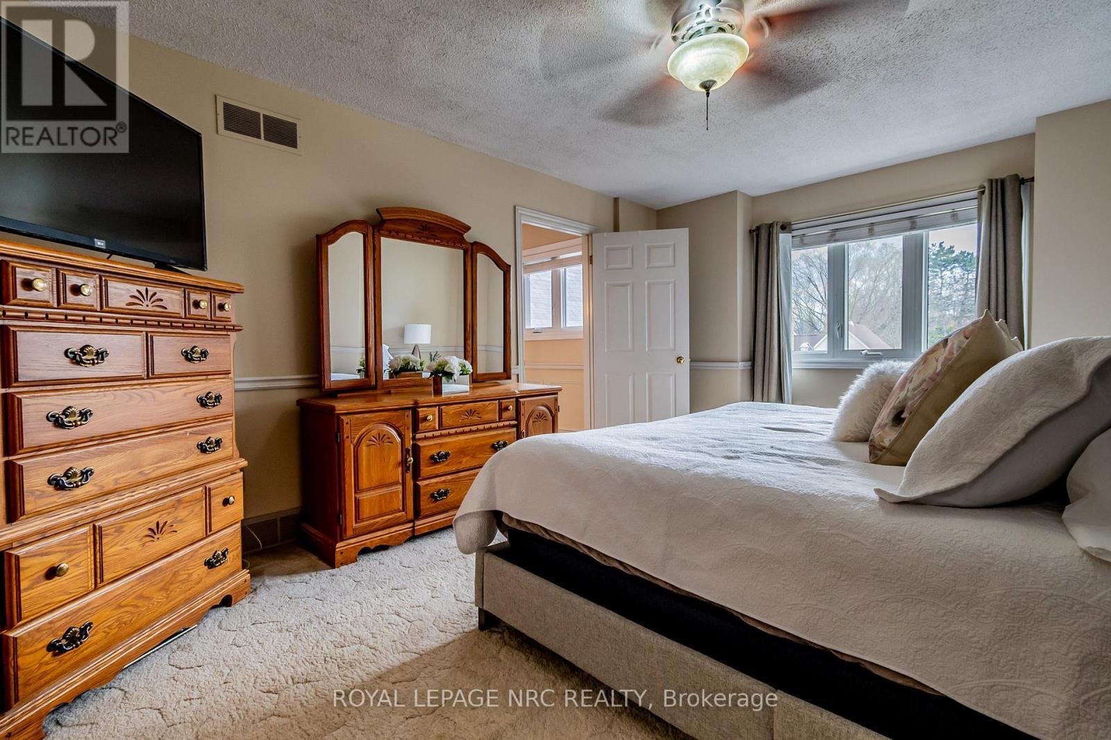 












2675 MOUNTAINCREST AVENUE

,
Niagara Falls (Church's Lane),




Ontario
L2J4H8


