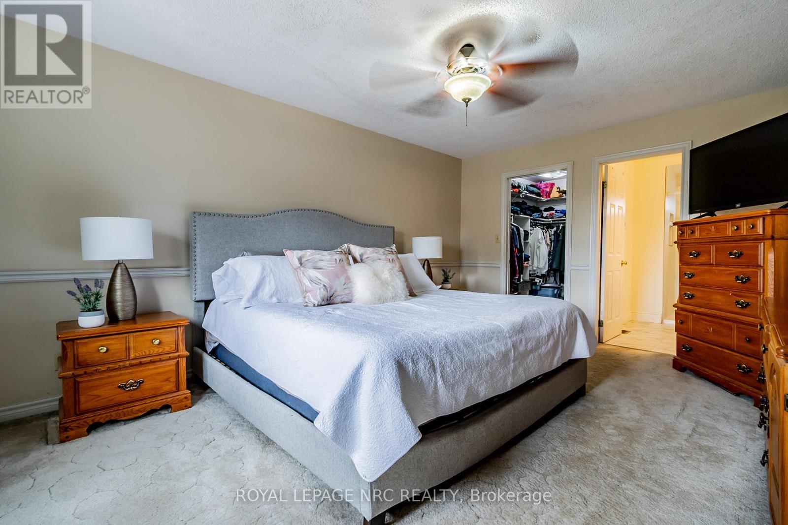 












2675 MOUNTAINCREST AVENUE

,
Niagara Falls (Church's Lane),




Ontario
L2J4H8


