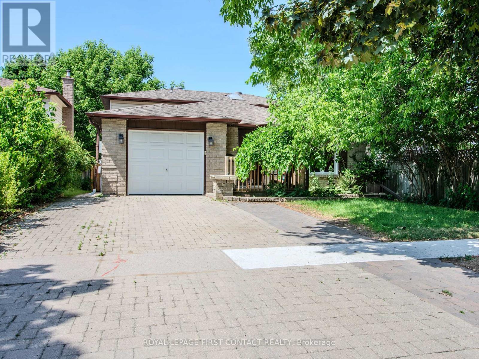 












40 DORIS DRIVE

,
Barrie,




Ontario
L4N5L9

