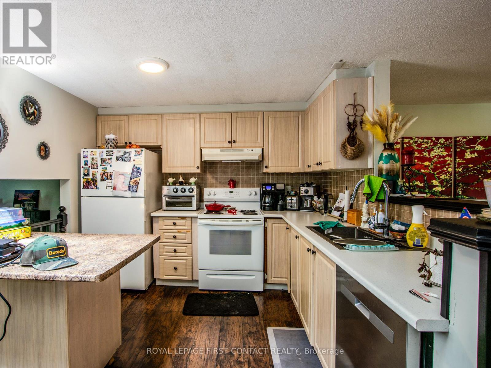 












40 DORIS DRIVE

,
Barrie,




Ontario
L4N5L9

