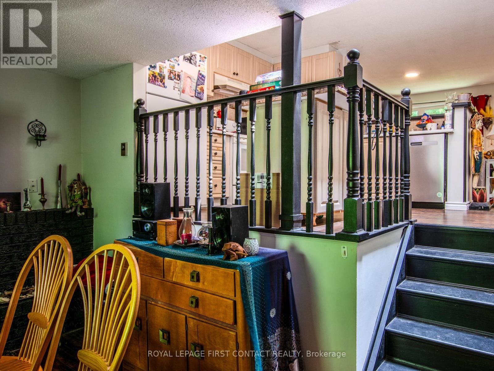 












40 DORIS DRIVE

,
Barrie,




Ontario
L4N5L9

