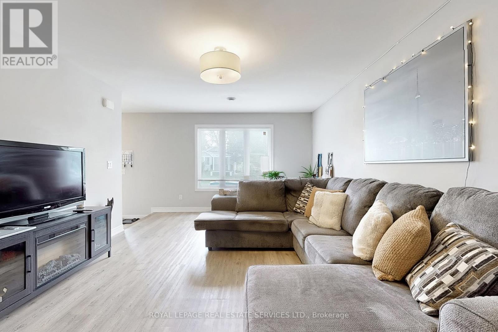 












89 LOUTH STREET

,
St. Catharines,




Ontario
L2S2T7

