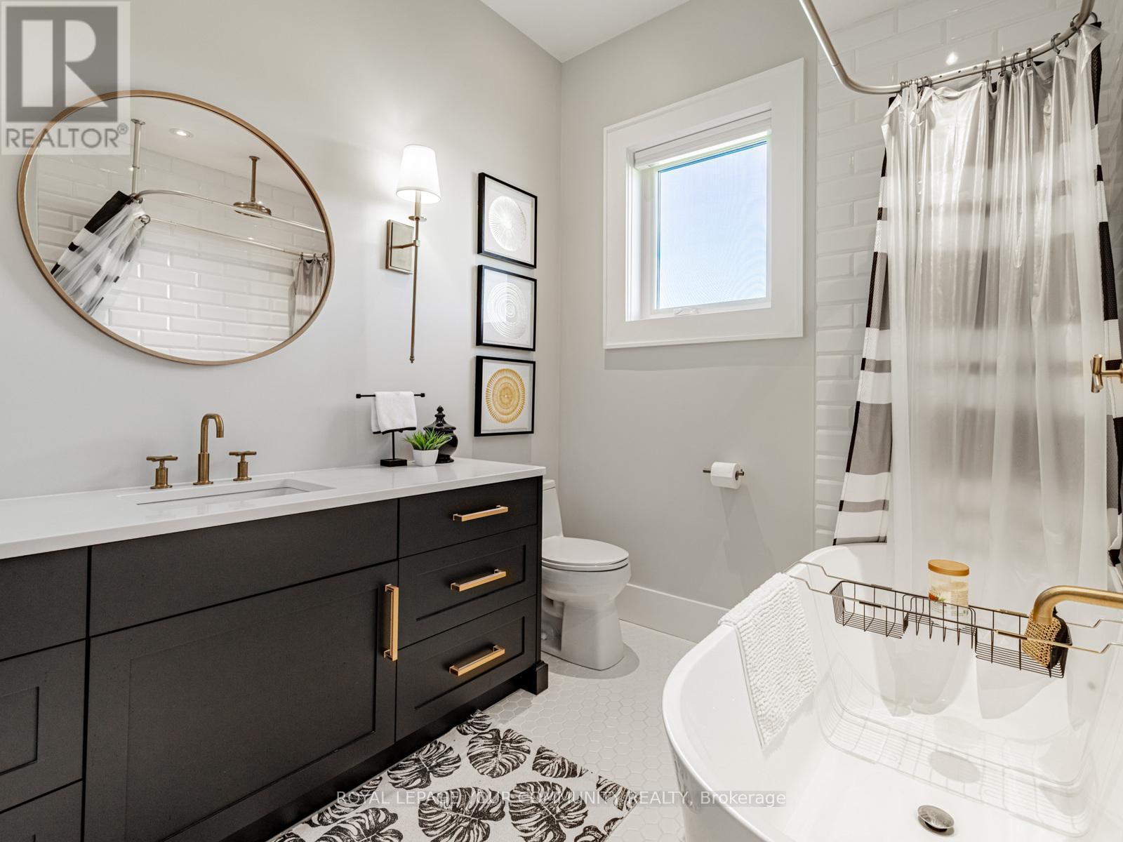 












807 GANTON ROAD

,
Uxbridge,




Ontario
L9P1R3

