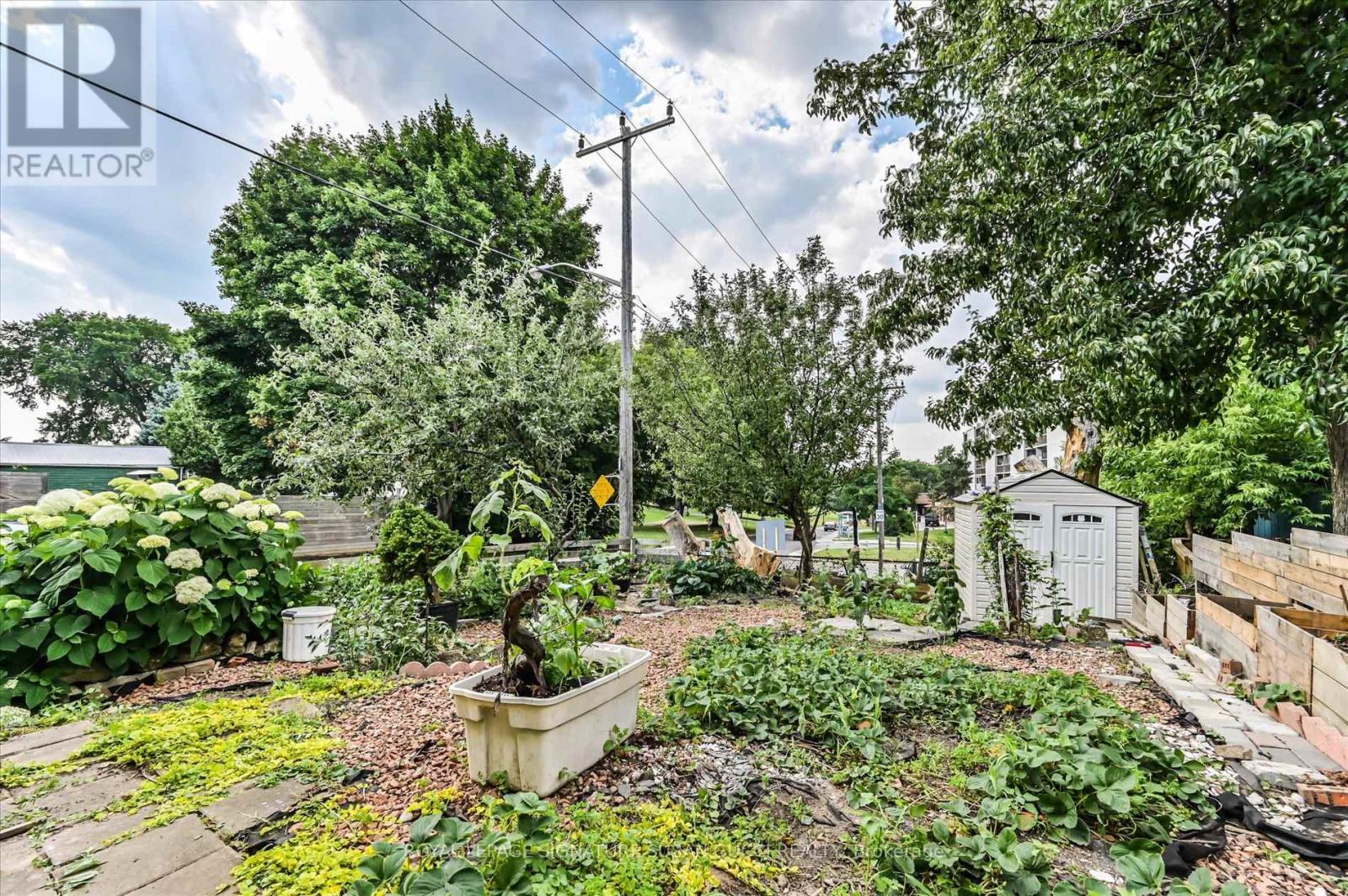 












982 COSBURN AVENUE

,
Toronto,




Ontario
M4C2X1

