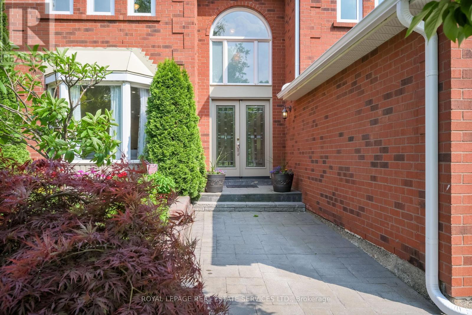 












1291 SADDLER CIRCLE

,
Oakville,




Ontario
L6M2X7

