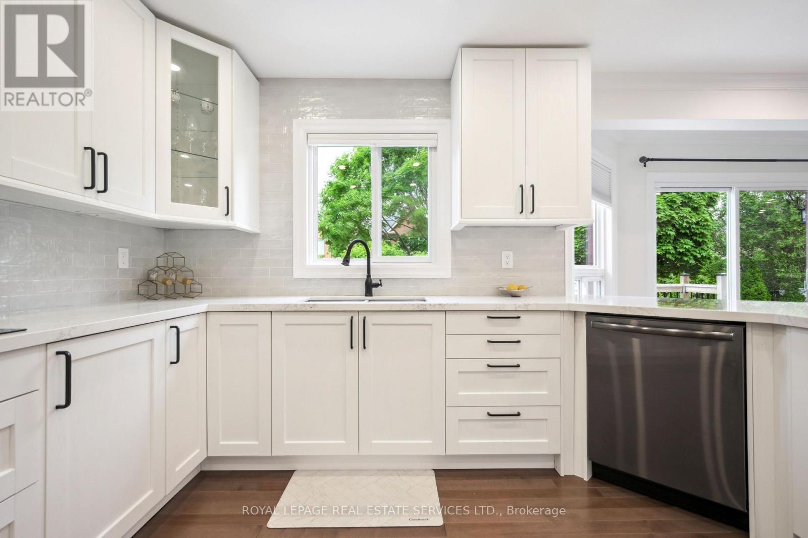 












1291 SADDLER CIRCLE

,
Oakville,




Ontario
L6M2X7


