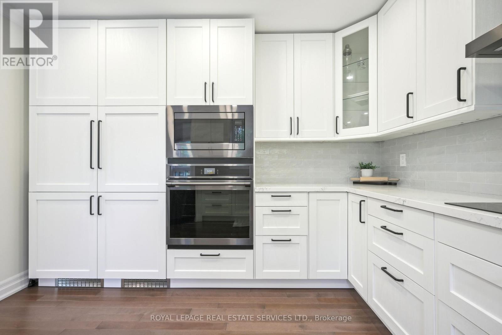 












1291 SADDLER CIRCLE

,
Oakville,




Ontario
L6M2X7

